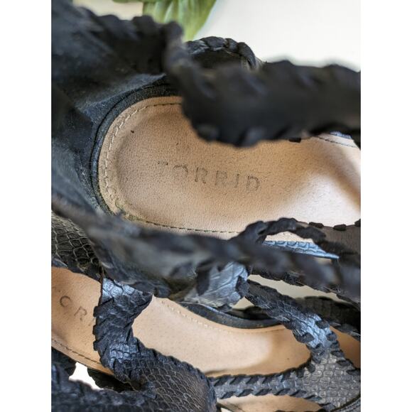 Torrid Heels Sandals Snakeskin Strappy Edgy Boho Sexy Black Whip Stitch Size 10W - Picture 12 of 13